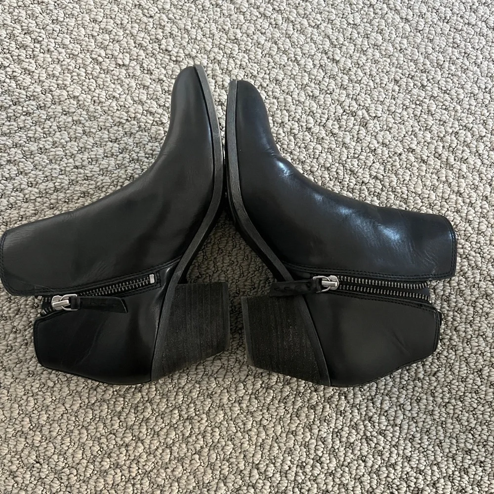 FRYE Elegant Black Leather Ankle Booties - Picture 5 of 7